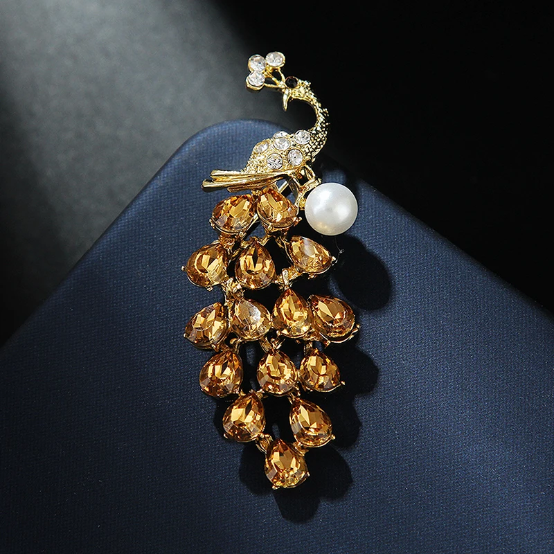 1PCS Fashion Crystal Pearl Peacock Brooches For Women Clothing Coat Party Accessories Gifts