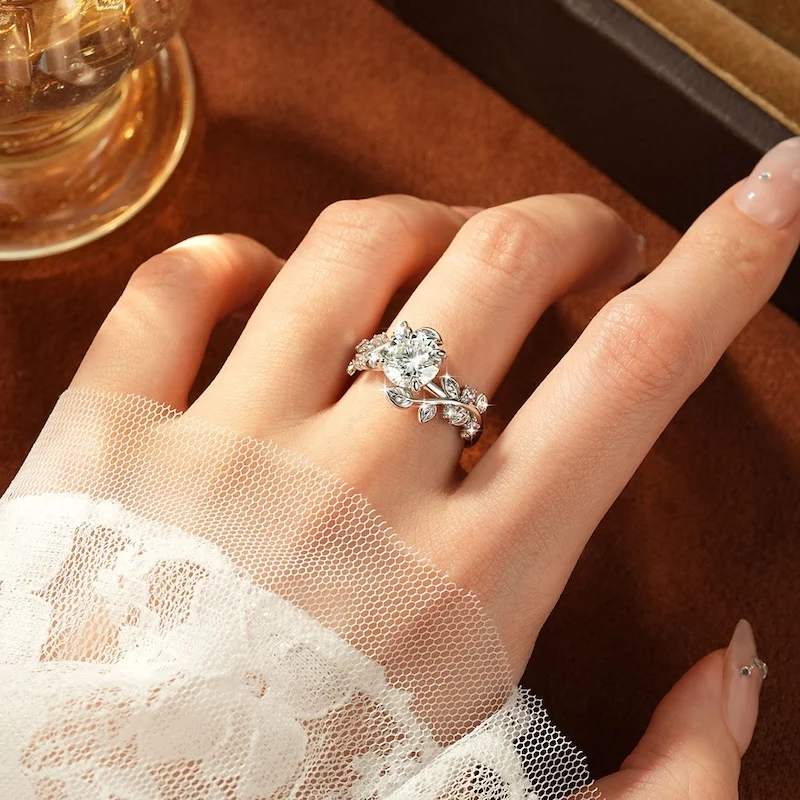 IOGOU Solitaire 8 mm runder D-Farbe-VVS1-Moissanit-Verlobungsring, zertifizierter 2-Karat-Labordiamant, Damen-Ehering, Schmuck – Detail 6