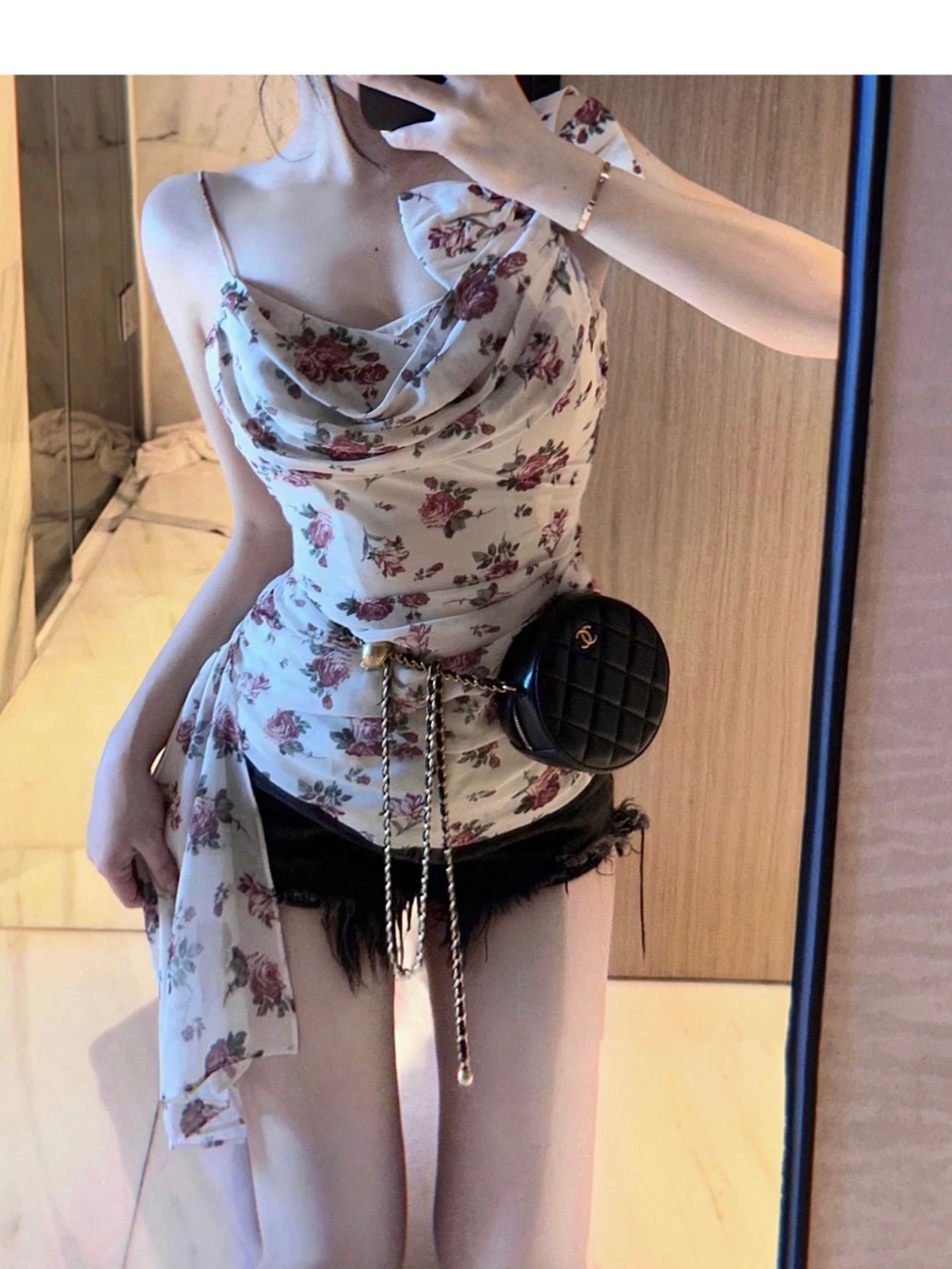 Jennie Sle Pure Desire Sexy Crop-Top mit Blumenmuster und Knoten an der Taille, geraffte Weste und Sommer-Pendler-Faion