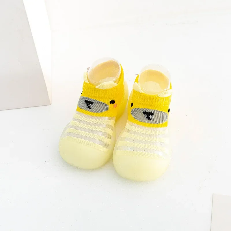 Летние полосатые сетчатые детские туфли для малышей с мягкой нескользящей подошвой с рисунком