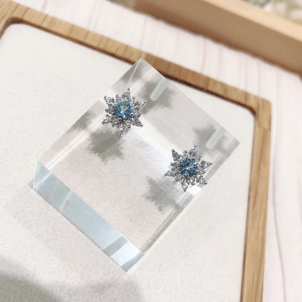 VOQ Silver Color New Snowflake Earrings Zircon Simple Stud Earrings Women\'s Wedding Jewelry Earrings