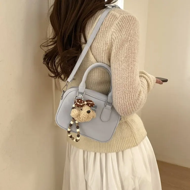 Minimalist Designer Crossbody Bag For Women Luxury Leather Large Capacity Diaper Bag Elegant Commuter Stylish Textured Shopper