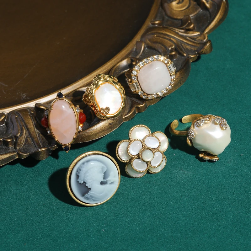 French Inlaid Pink Stone Irregular Pearls Gold Color Vintage Rings Flower Crystal Exaggerated Jewelry Finger Jewelry 2024 New In