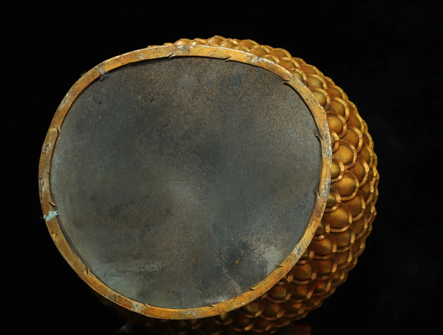 

28-дюймовая непальская народная старинная бронзовая позолоченная статуя Будды с высоким рельефом, изображающая Амитабху и Шакьямуни в позе сидячего Будды, для молитвенного зала.