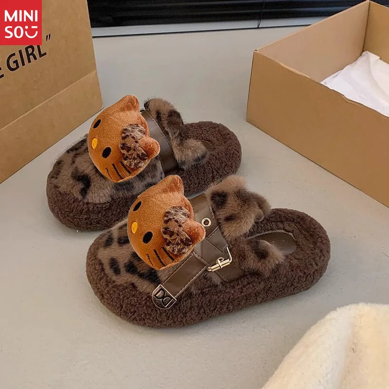 Miniso 2025 Chinelos de pelúcia para mulheres, sapatos de casa fofos de desenho animado com sola antiderrapante