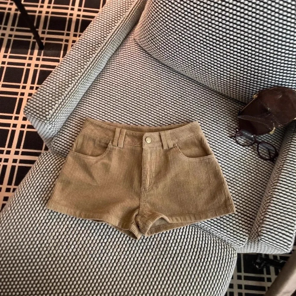 Y2K Vintage Corduroy Shorts for Women Low Rise Straight Leg Slim Casual Shorts Fall Winter Streetwear