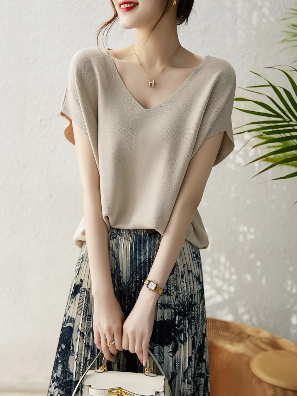 Outlet Thin Batwing Sve Ice Silk Knitted V-ne ort Sve T-irt Women's Faionable Casual Sle Loose Fit Knitwear