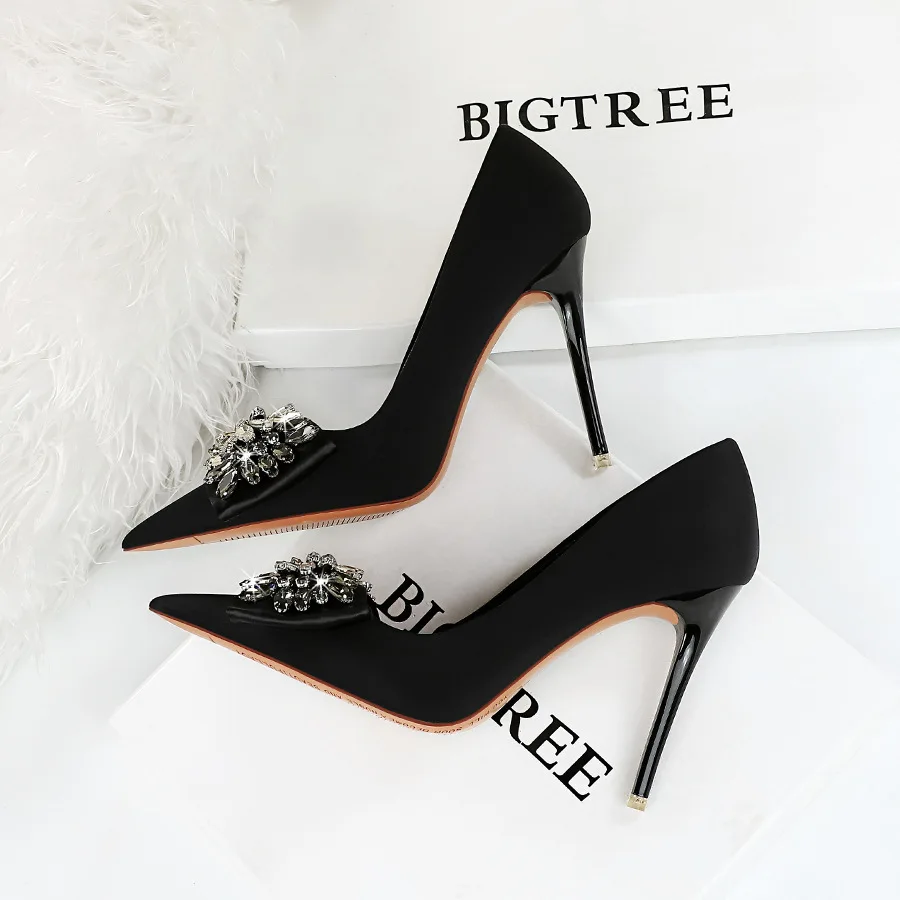 

Women's Style Banquet Super High Heels Middle Shallow Notched Satin Rhinestone Bow Tie Single Ladies Wedding Heel Shoes Woman