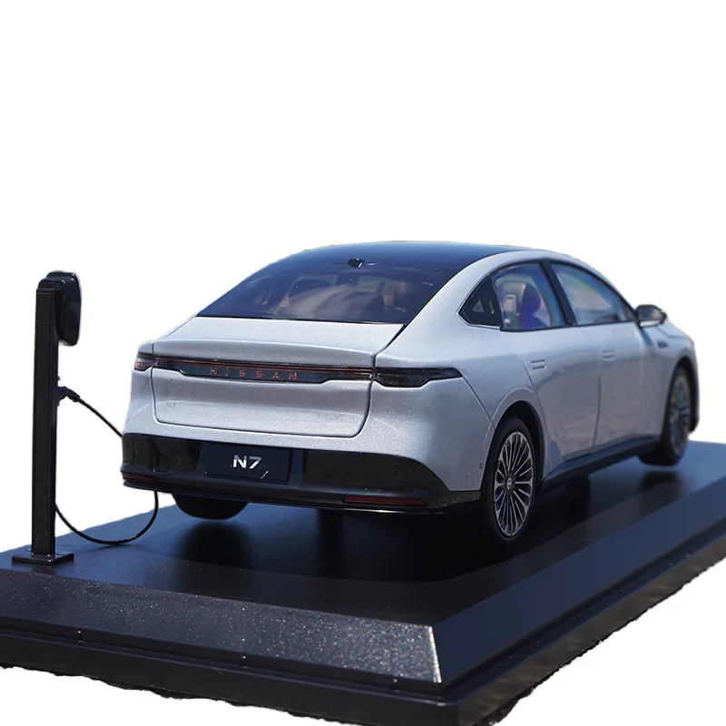 Moulé sous pression 1/18 échelle Nissan alliage modèle voitures Nissan N7 2025 jouer véhicules jouets pour garçons cadeau boîte d'origine
