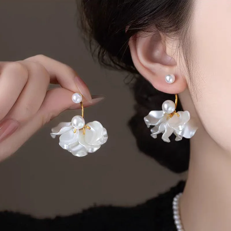 

2025 Trend White Flower Pearl Drop Earrings For Women Pendant Earrings Charm Jewelry Gifts For Girls Party Wedding Classic