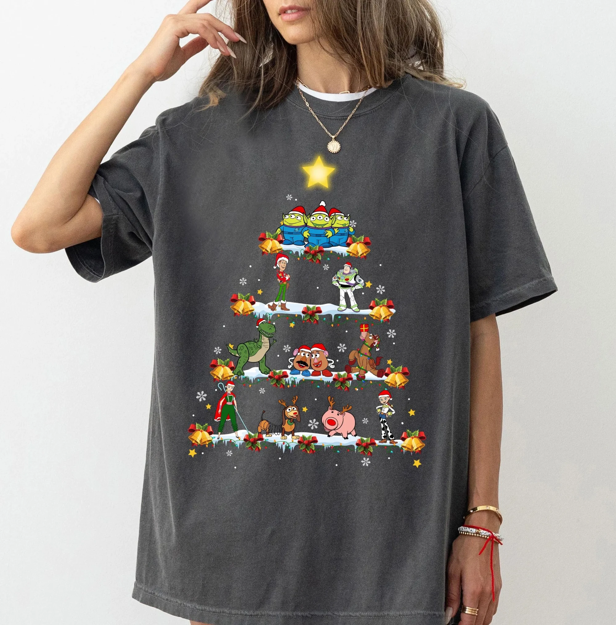 قميص ديزني توي ستوري لشخصية شجرة عيد الميلاد والأضواء، قميص ميكي لحفلة عيد الميلاد المجيد جدًا 2025، قميص عائلة ديزني لاند