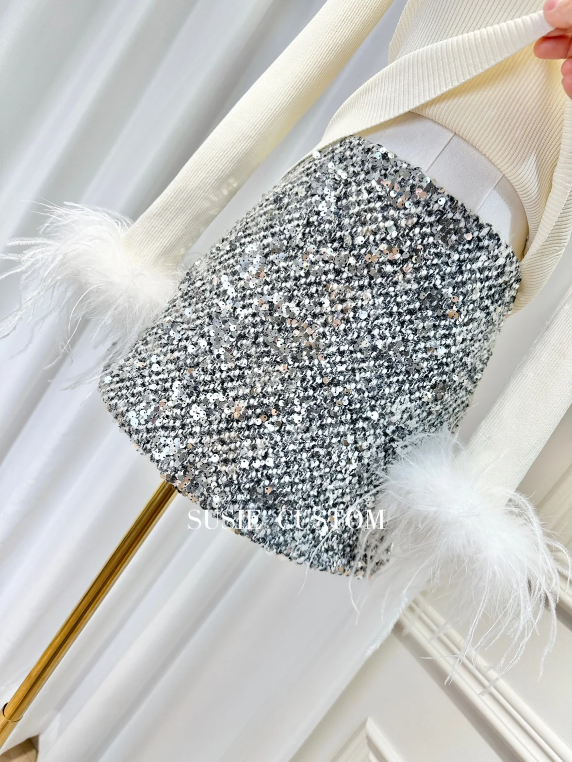 High-End V-neck Rhinestones Chain Feather Knitted Tops High Waist Slim Fit Sequined Skirts Spring Summer Ladies Two-Piece Set