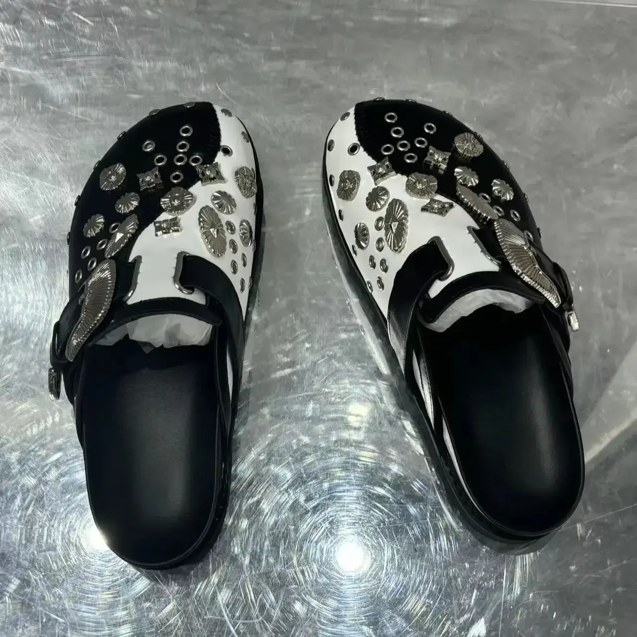

Full Rivets Metal Belt Buckle Women Slippers Mules Black Leather Single Shoes Female Flat Thick Sole Sandals Designer Style 2025