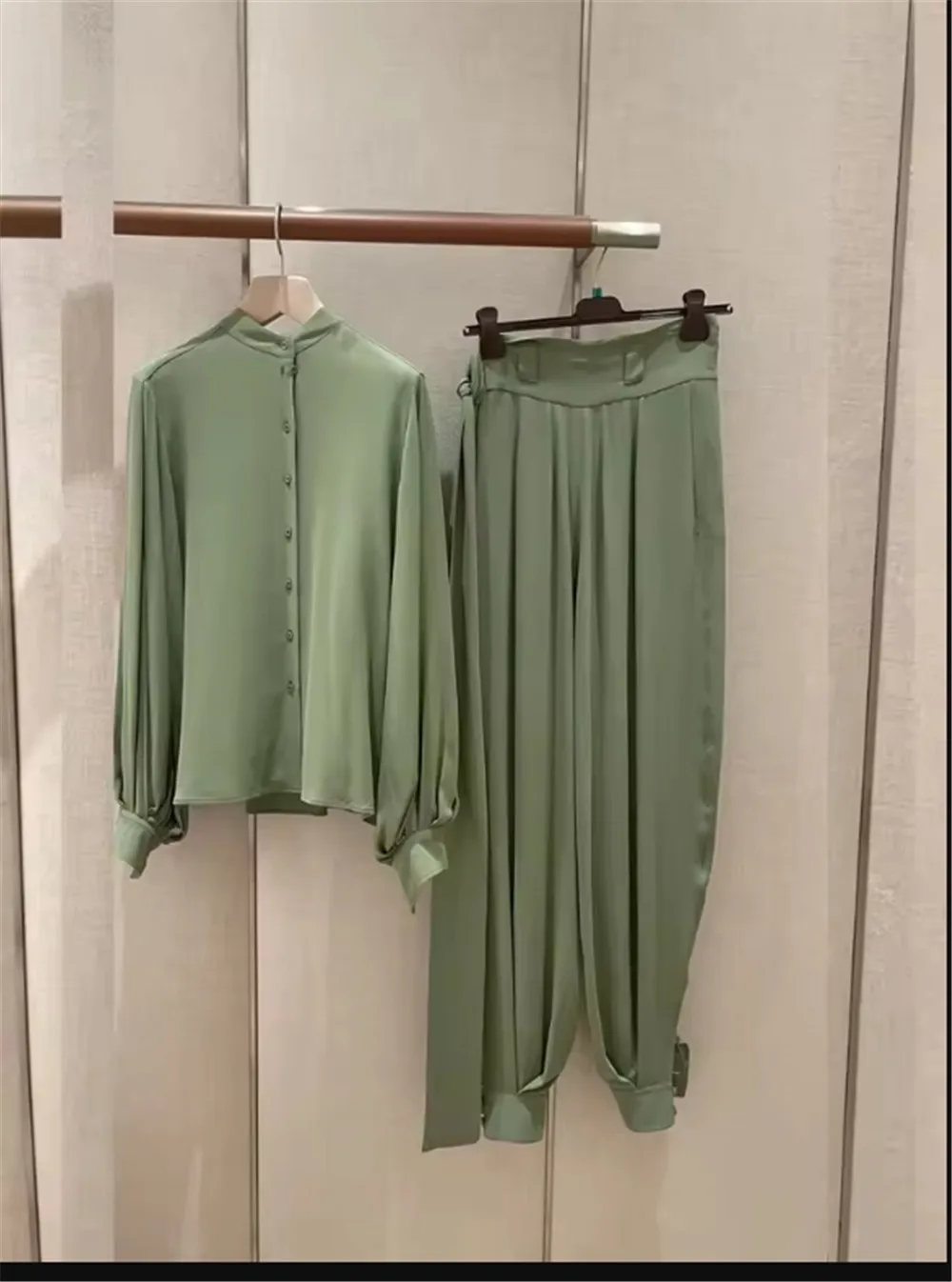 

2025 Spring/Summer New Product 100% Silk Grass Green Silk Long Sleeve Shirt+Women's Casual Versatile Lantern Pants Two Piece Set