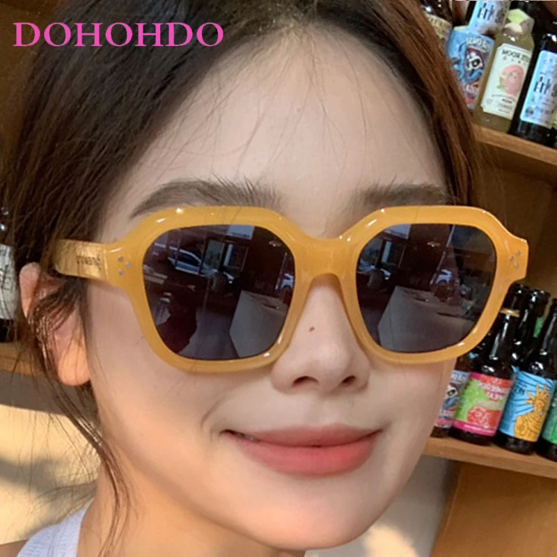 

Vintage Square Rivets Sunglasses Woman Men Brand Eyewear Irregular Fashion Sun Glasses Female Travel Shades UV400 Lentes Mujer