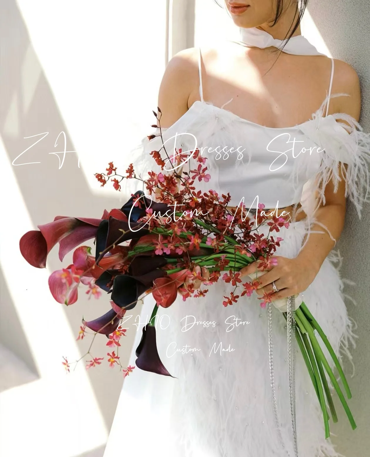 ZHIO 絶妙な羽根飾り付き2ピースウェディングパーティードレス オフショルダー マーメイドスイープトレイン ホワイトサテンイブニングガウン 女性用カスタムメイド