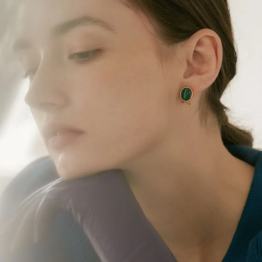 Pendientes franceses simples y compactos para mujer