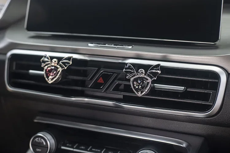 1pc Car Vent Clip Bat Skull Shape Rhinestone Decor Car Air Vent Clip Aromatherapy Perfume Accessory Car Interior Accessories