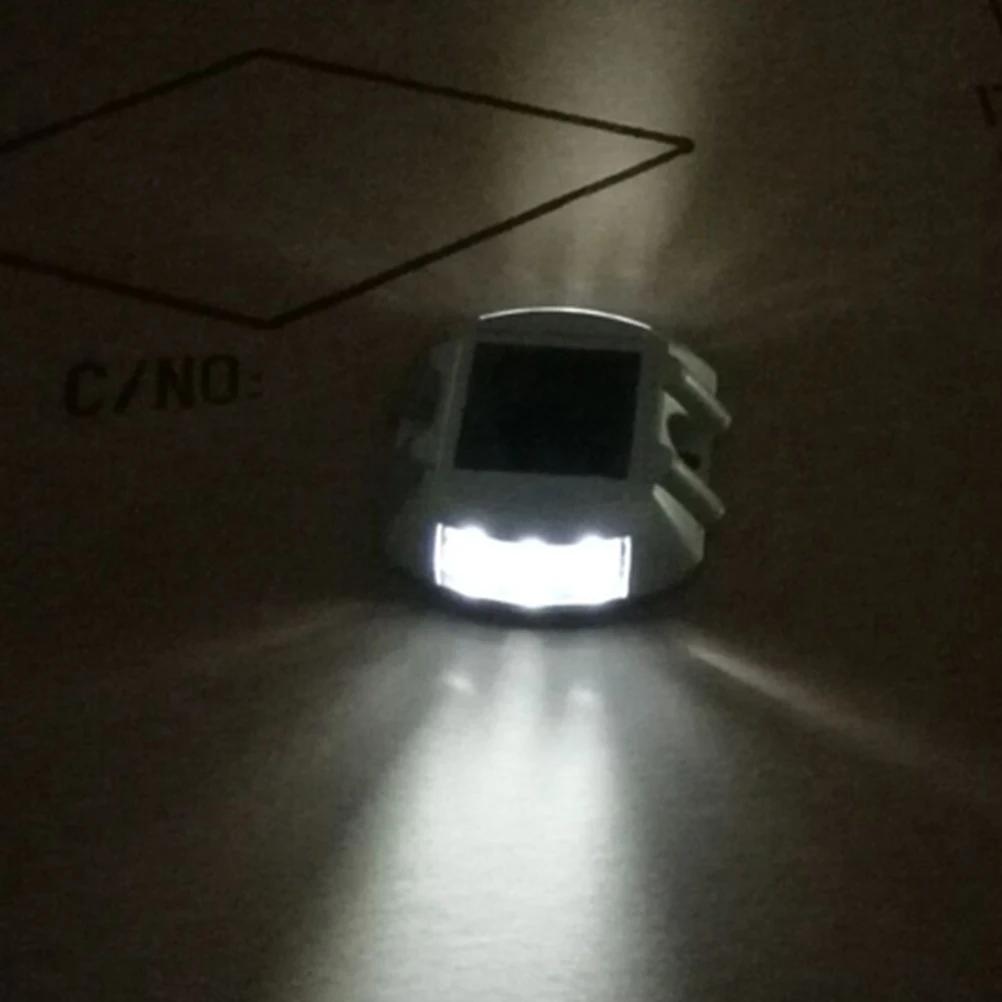 

Stud Light Solar Powered LED Road Studs High Luminous Long Lifespan Auto On Off -Carbonate Outdoor Pathway