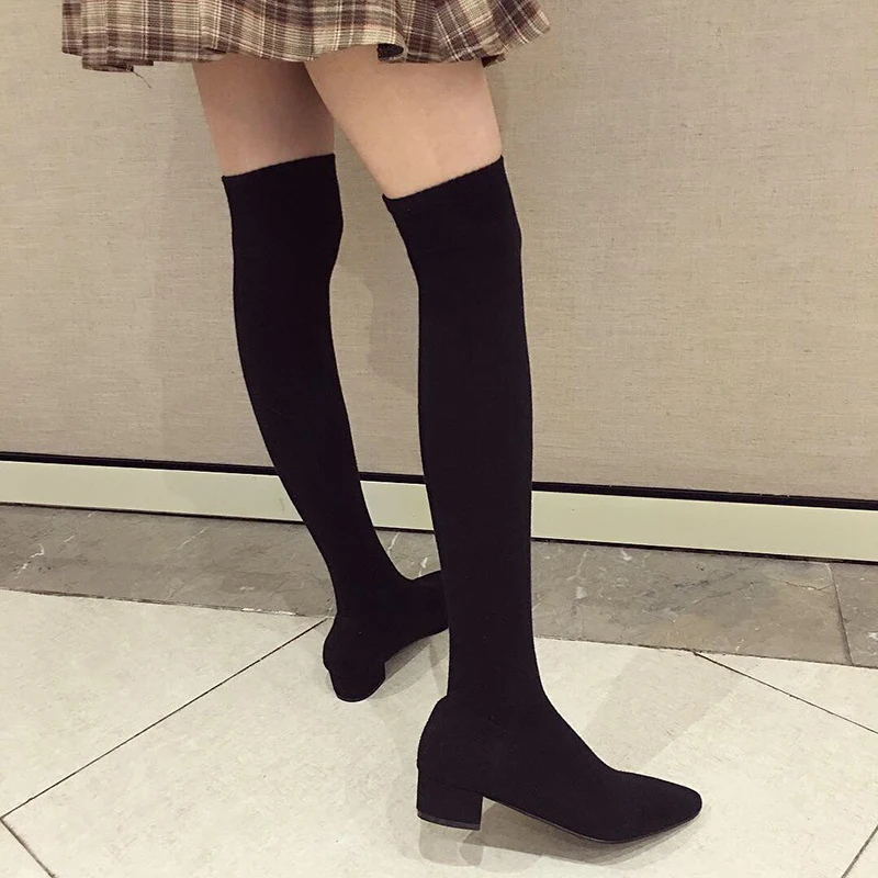 Bottes longues noires à talon bas pour femme, style chaussettes extensibles au-dessus du genou, à bout pointu, en tricot gris, à talon carré, pour l'automne, à prix abordable