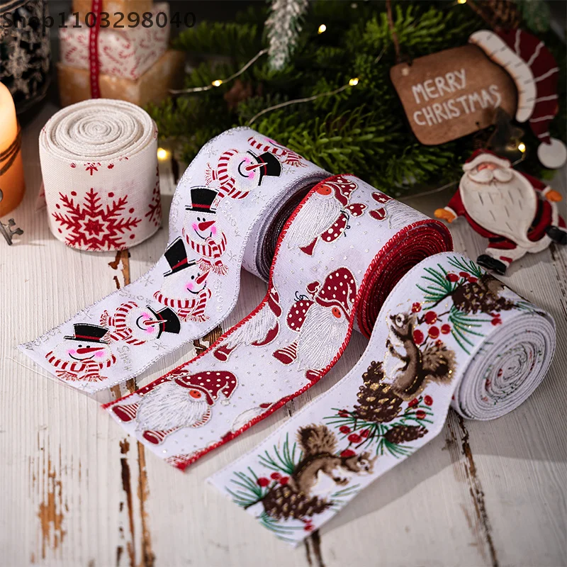 

2,5-дюймовая проводная рождественская лента с рисунком Санта-Клауса, снеговика и снежинок — идеально подходит для венков, бантов и рождественских украшений.