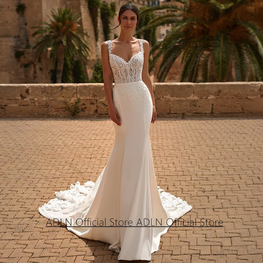 Vestido de Noiva Sereia Personalizado com Decote em V, Transparências, Bordados e Apliques, Cauda Sereia