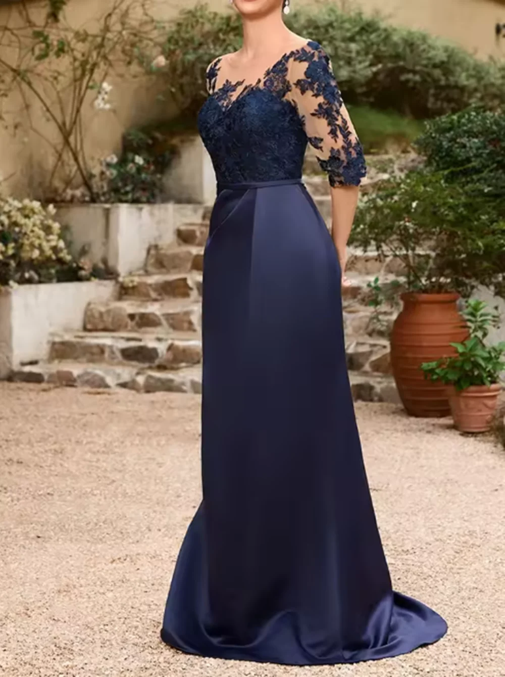 فستان أم العروس الحديث مع رقبة دائرية مزين بطول الأرض من الساتان البوق رداء De Soiree فام مخصص