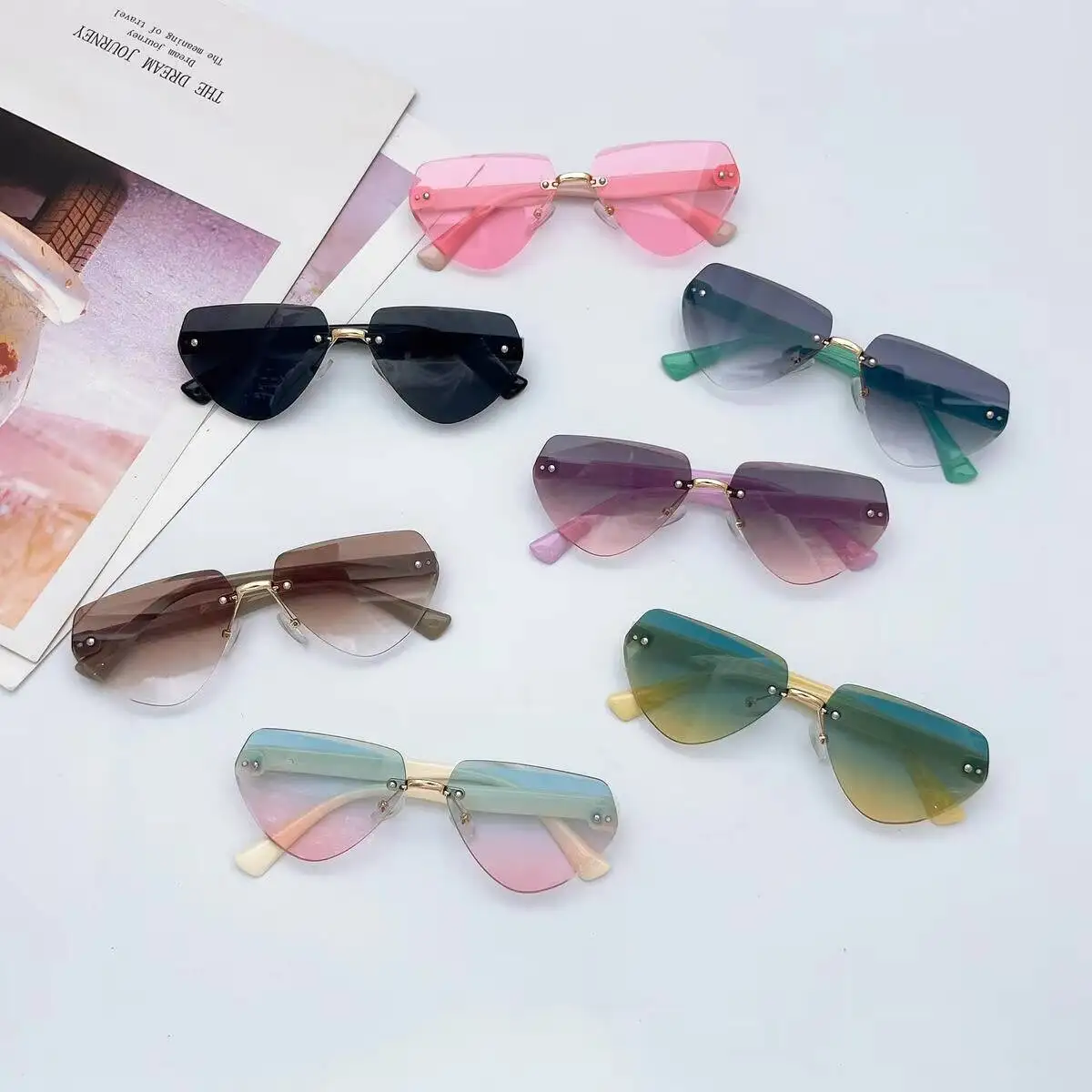 2026 Neue Kinder-Sonnenbrille: Modische rahmenlose, unregelmäßige Persönlichkeits-Trend-Sonnenbrille mit Dopamin-Farben und Ocean-Gläsern