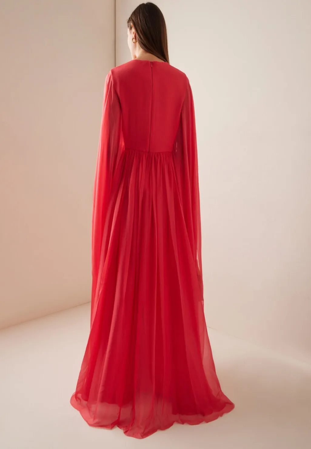 Op maat gemaakte lange avondjurken met O-hals en cape A-lijn chiffon O-hals geplooid فسات Bravo Mohamed vloerlengte galajurk voor dames