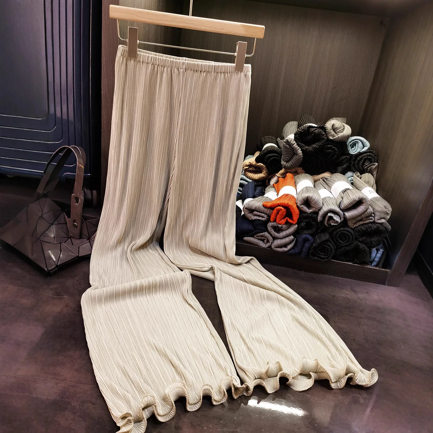 

Miyake Pleated Pants Wooden Ear Ruffled Casual Pants Female 2025 Fall New Elastic Waist Thin Hundred Solid Straight Pants Female