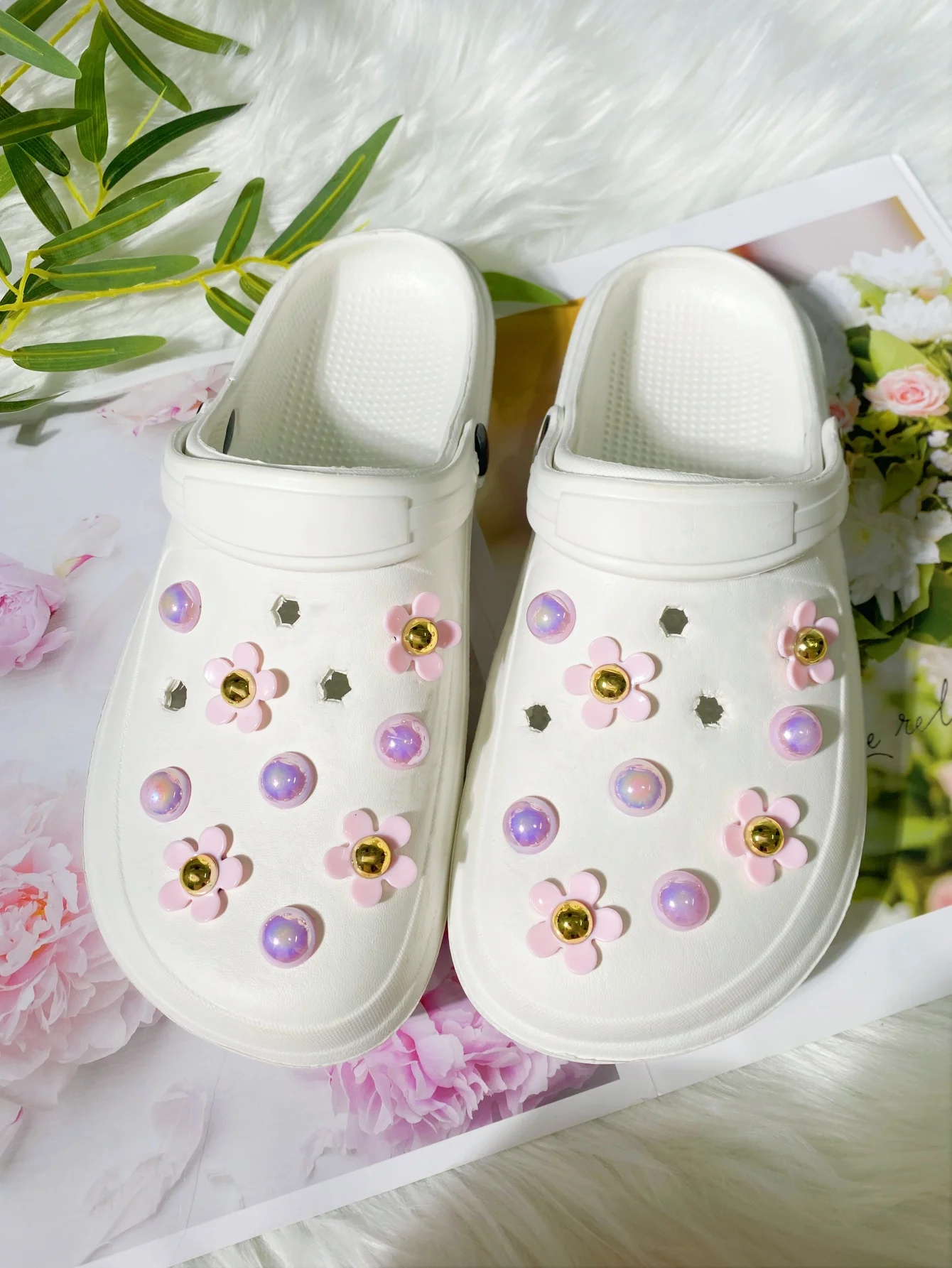 

18 pink flowers and ABS pearls DIY detachable shoe accessories, versatile shoe clip accessories for women's sandals, slippers, b