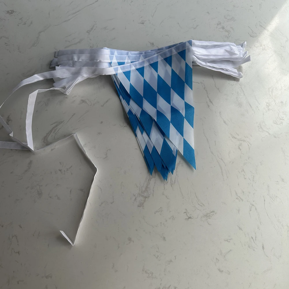 Oktoberfest-Wimpelkette, bayerisches Banner, 14 x 21 cm, 30 Stück, bayerische Karoflagge, Willkommensbanner für deutsche Themenpartys, Girlandendekoration – Detail 3