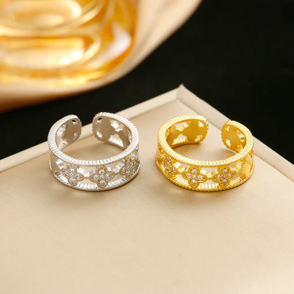 

Элегантное женское кольцо с четырьмя листами клевера регулируется по размеру.