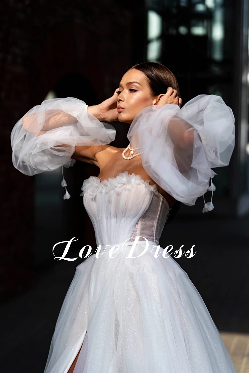 LoveDress Boho Sweetehart Wedding Dress High Side Split Puff Sleeves 3D Flower Appliques Modern Bride Gown Backless Tulle Train