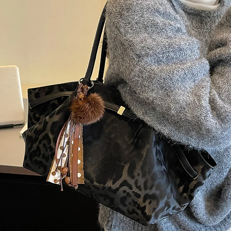 Retro Pleated Leopard Print Fashionable Niche Underarm Tote Bag Large Capacity Fashionable Daily Commuting Shoulder Bag