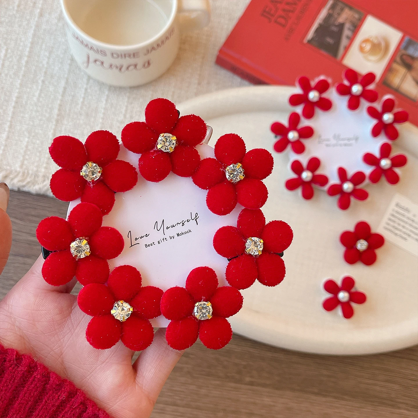 2026 Neu 8-teiliges Set Niedliche Rote Samt-Blumen Haarspangen Mini Kristall-Perlen Schonende Haarklammern für Babymädchen Neujahrs-Party-Geschenk – Detail 4