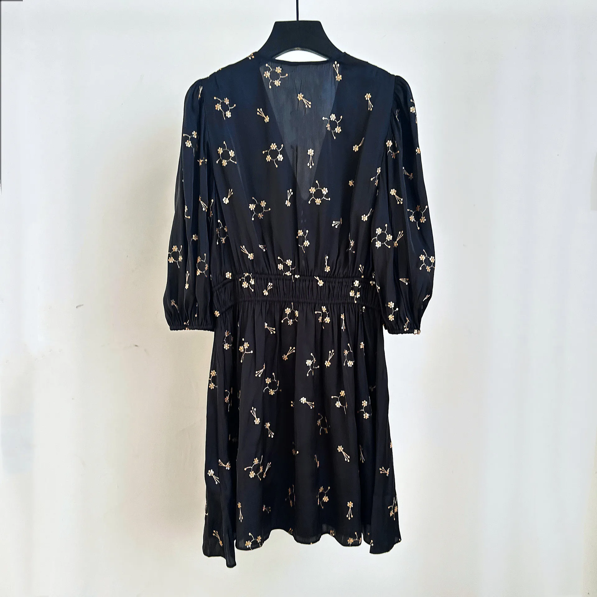 

Women Short Robe Embroidered Sequin Flowers Casual 2024 Summer New V-neck Elastic Waist MIini Dress