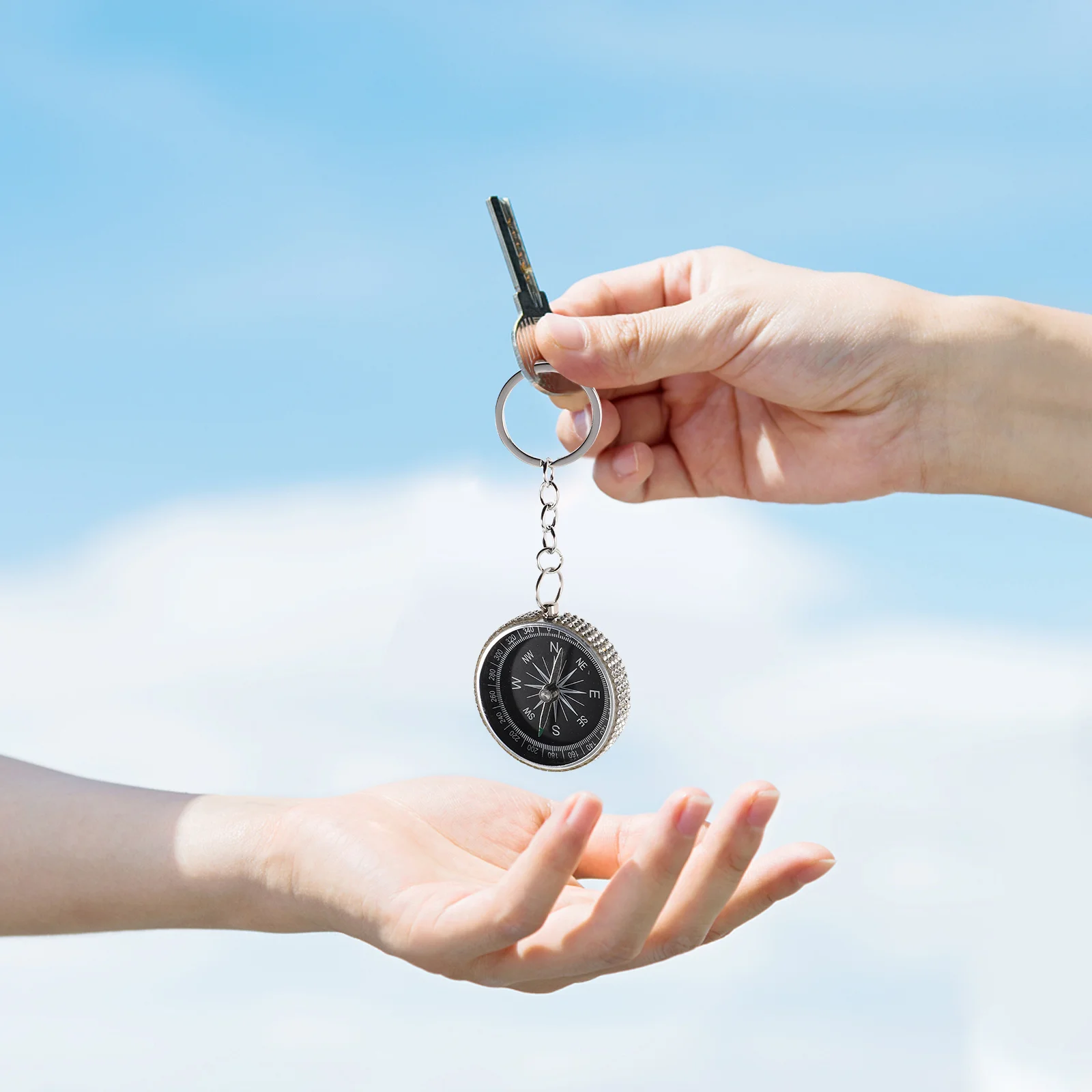 

Mini Outdoor Keychain Durable Aluminum Alloy Waterproof Portable Pocket Navigation Tool For Camping Hiking Survival Gear Tiny