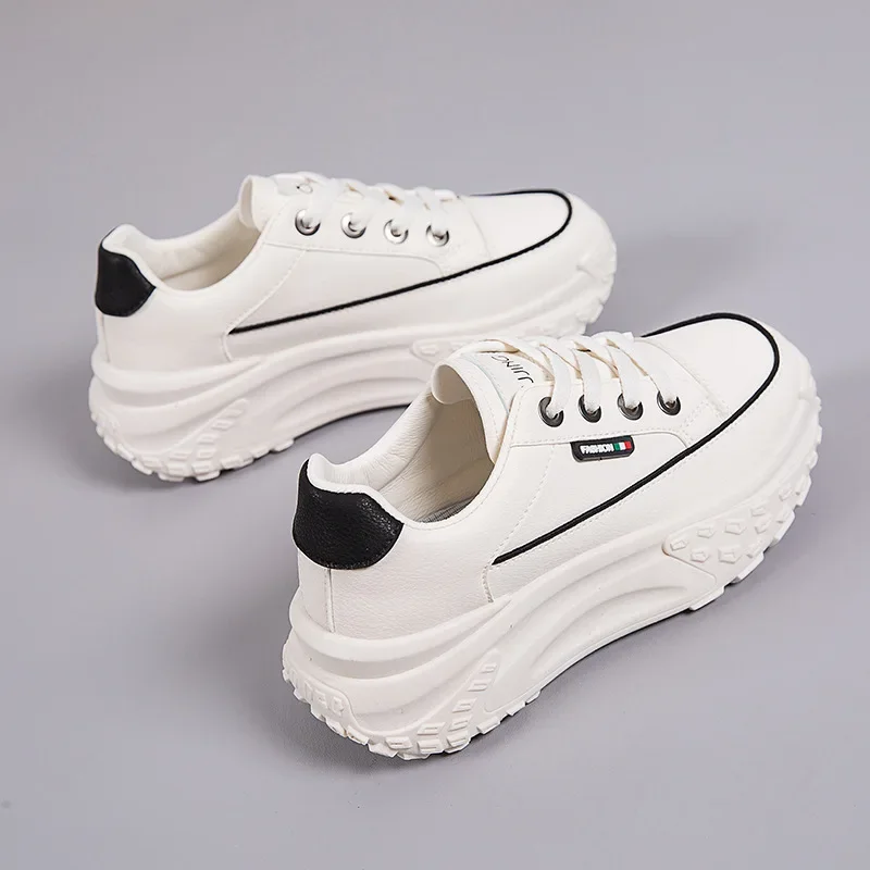 

2024 Autumn Hot Seller New Thick-soled Small White Women Casual Light Student Running Daddy Shoes Sneakers