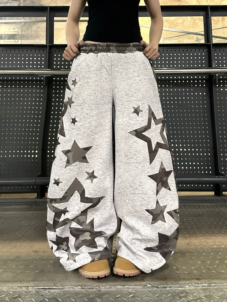 

BeOurRule Американские ретро-брюки с камуфляжным принтом, на флисовой подкладке, широкие, свободного кроя, для джазовых танцев, женские, повседневные, из смесового хлопка