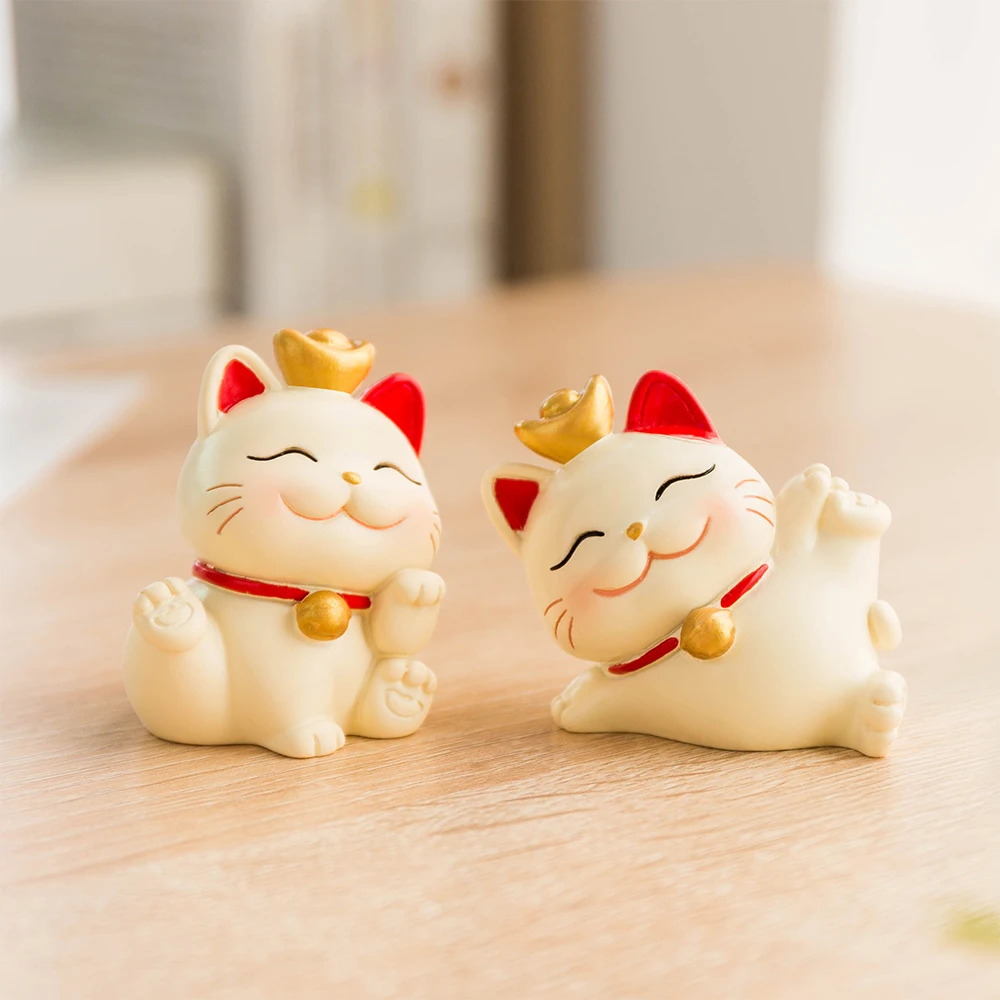 Resin Lucky Cat Ornaments Creative Animal Crafts Lovely Home Office Desktop Decoration Cute Gift for Children Bring Good Luck