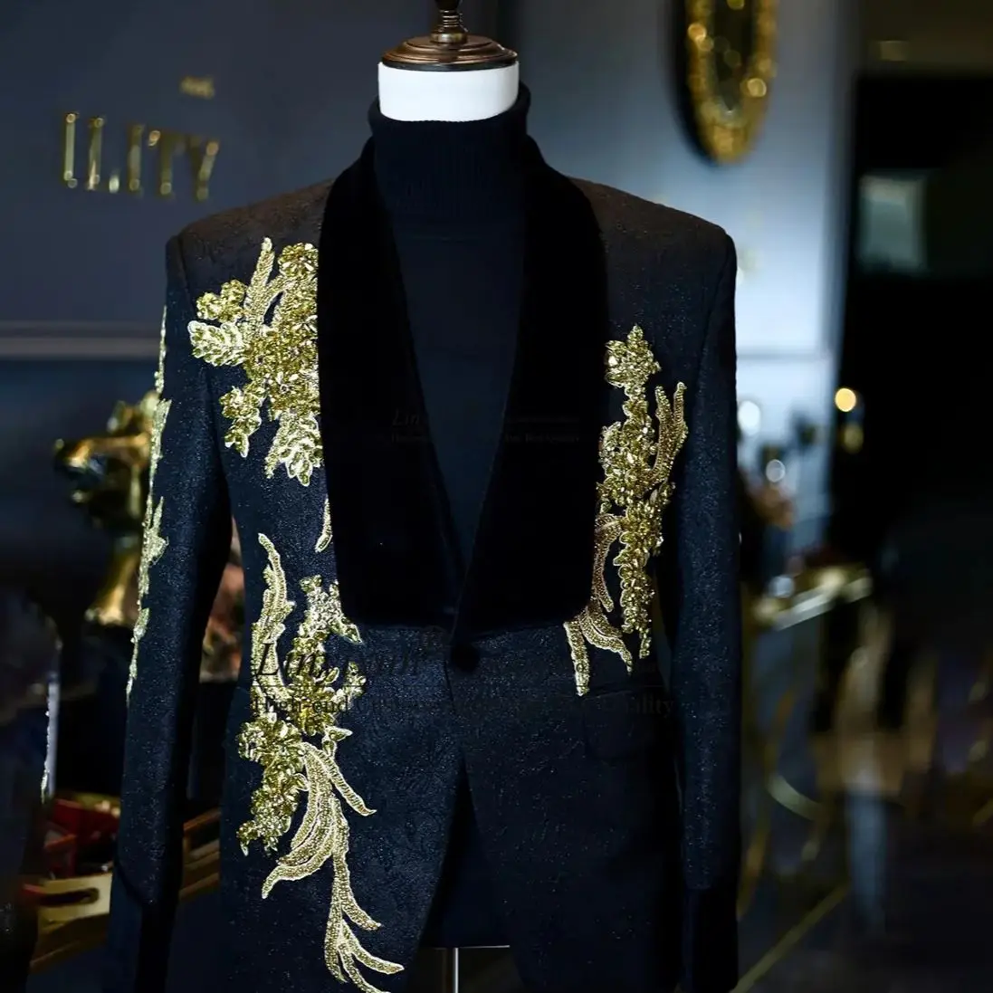 

Luxurious Beaded Gold Appliques Men Suits Groom Wedding Tuxedos 2 Pieces Male Prom Blazers Outfit trajes elegante para hombres