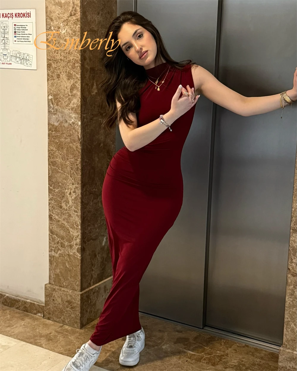 Maßgeschneidertes exquisites ärmelloses Abendkleid mit hohem Kragen, moderne burgunderrote Ballkleider, hochwertige Jersey-Partykleider für Damen