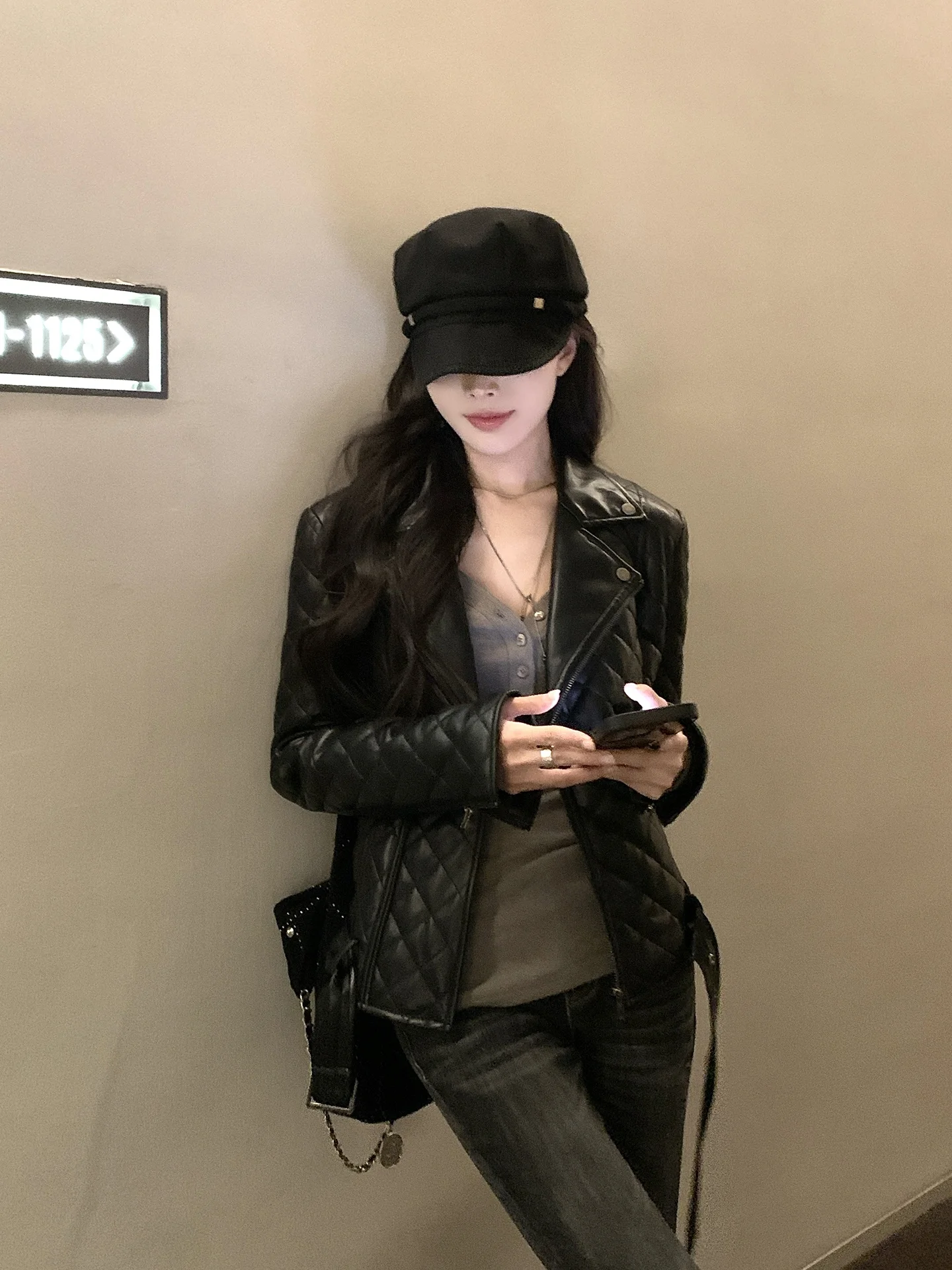 Jaqueta Feminina Casual de Couro PU com Zíper, Gola Alta, Ajuste Slim, Sem Forro de Pele