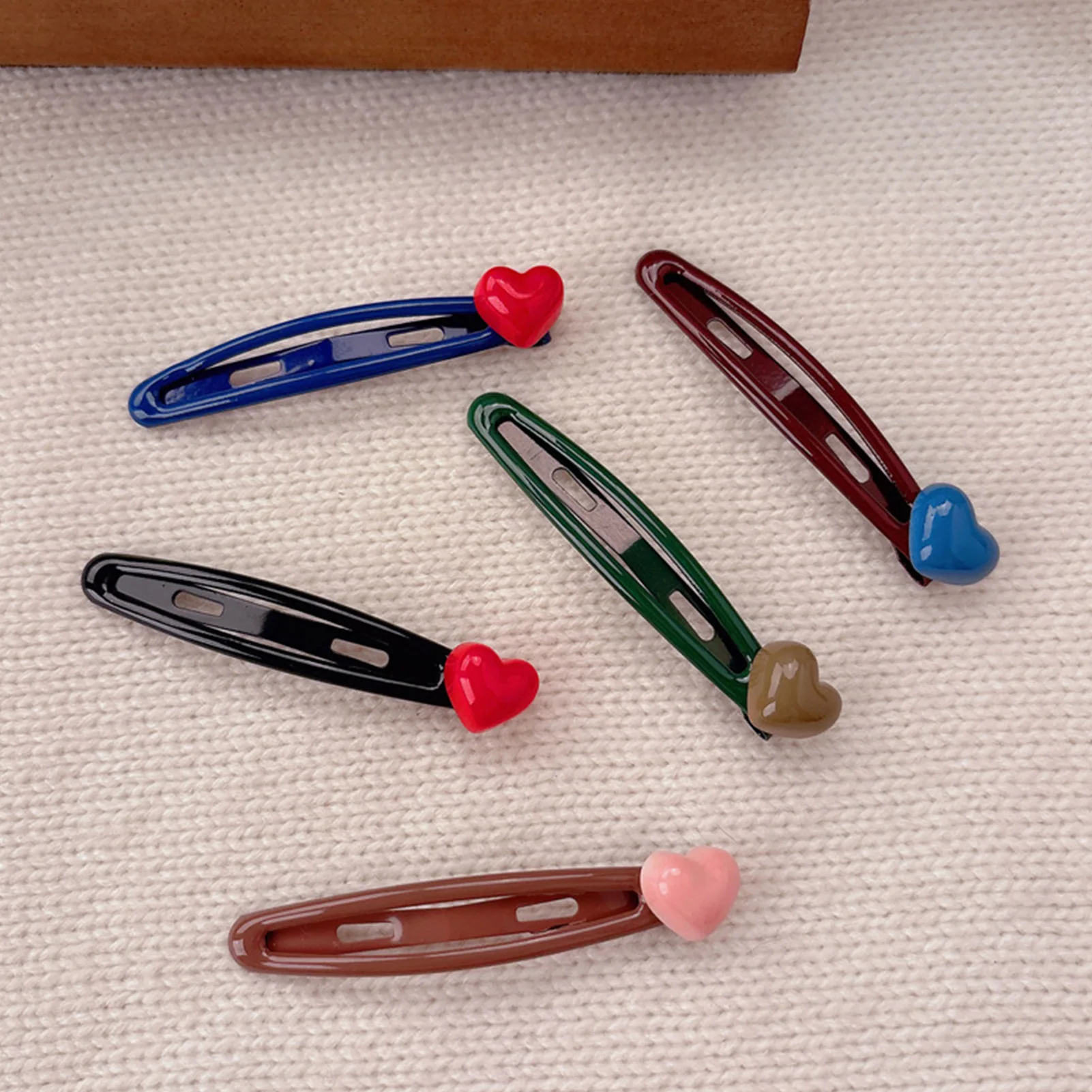 2 Stück Süße Mädchen-Haarspangen, Koreanische Mode-Haarklammern, Herzförmige Snap-Clips, Haarkrallen für Frauen, Haaraccessoires – Detail 5
