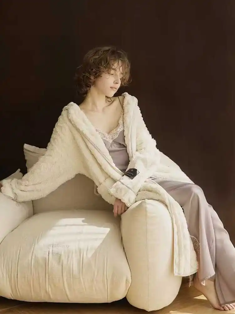 set-camicia-da-notte-in-raso-con-scollo-a-v-e-ricami-in-pizzo-pantaloni-lunghi-per-casa-e-tempo-libero-completo-sexy-a-pois-primaverile-ed-estivo-per-giovani