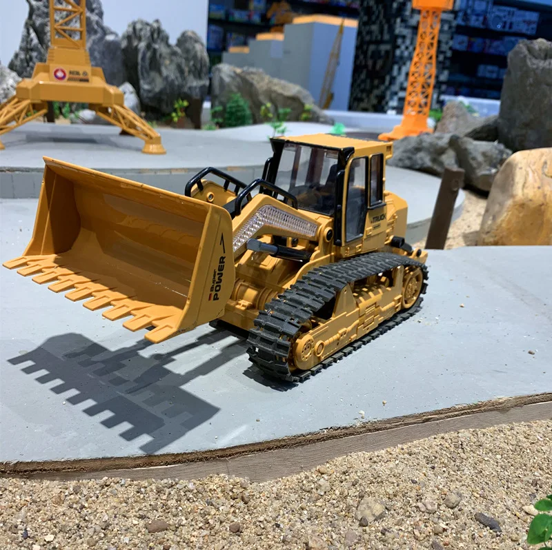 Huina 1/16 2.4G RC Truck Bulldozer Dumper Tractor Big Scale Model Engineering Lighting Excavator Radio Controlled Car Toys Boys