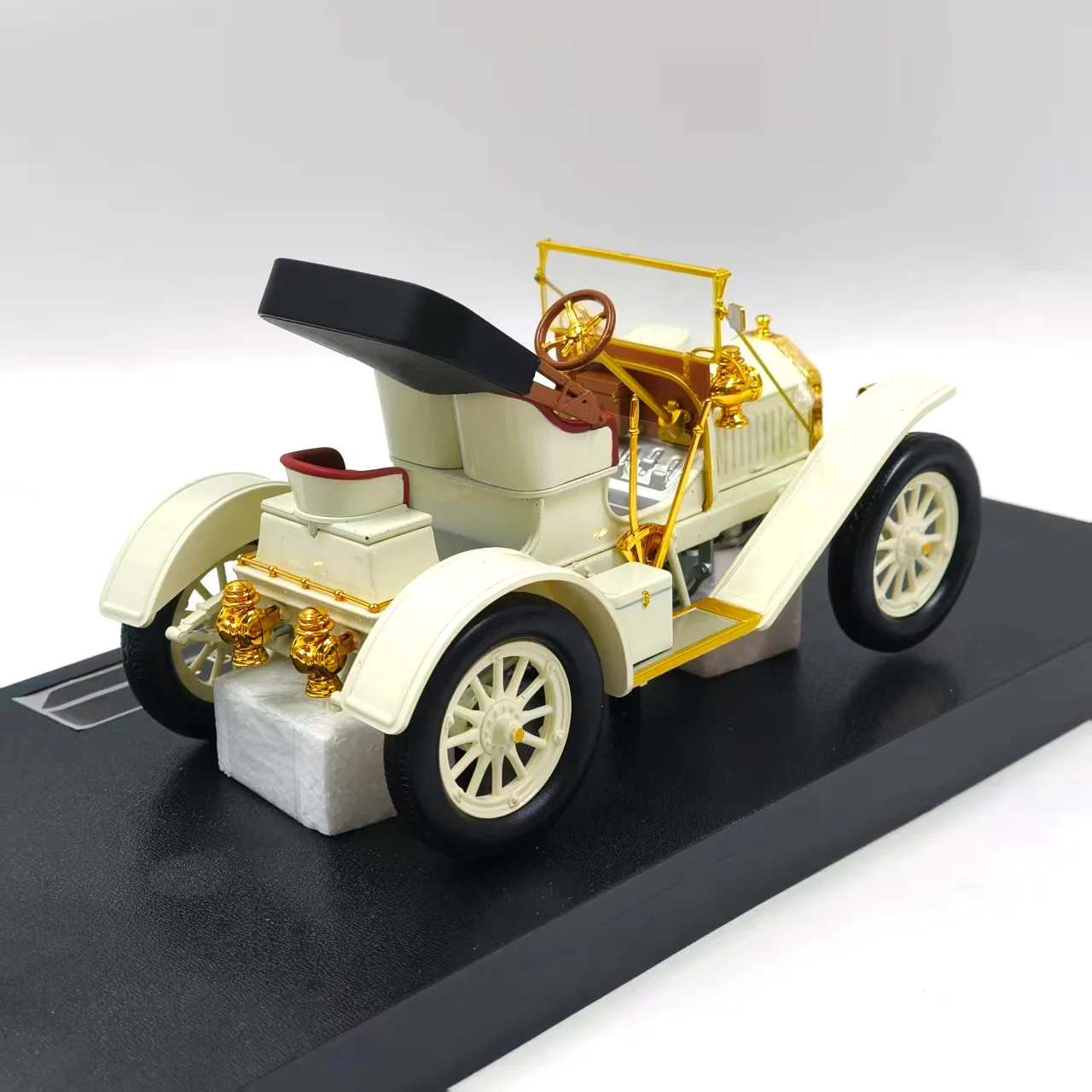 Diecast 1:18 Scale 1908 Buick 10 Classic Alloy Car Model - view 4