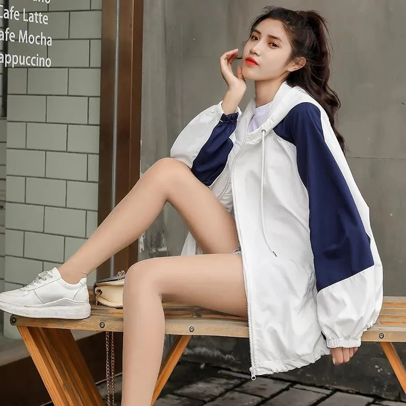 Sonnenschutzkleidung für Frauen 2025, neue Studentin, Harajuku, BF-Stil, lockerer und vielseitiger dünner Mantel mit Kapuze, Kordelzug, Sonnenschutzkleidung