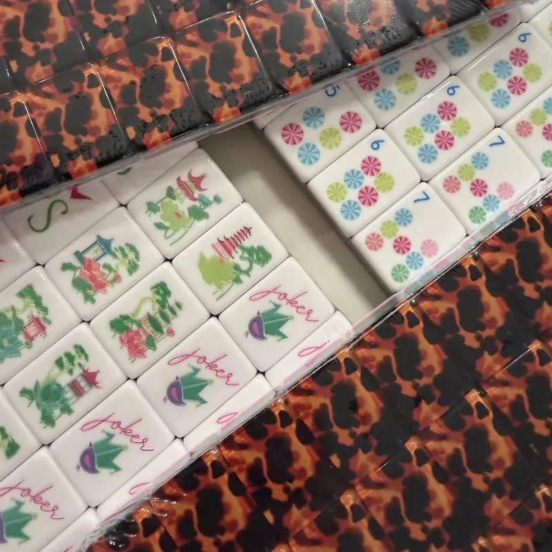 

American mahjong tiles are casual and portable, suitable for camping activities,160 pieces of 32mm engraved acrylic luxury brand
